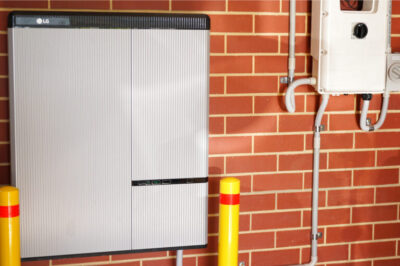 Solar Battery Backup Options – Enhancing Resilience for Small Enterprises
